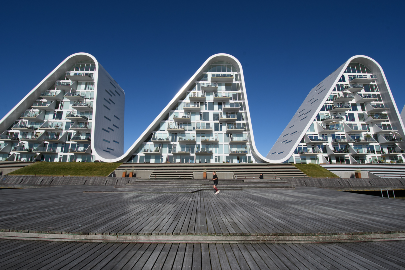 37_12_Ove Strunck Kristensen_Fanget i bølgen.