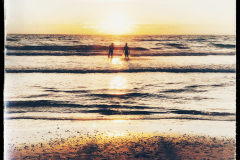 2 mennesker på en strand